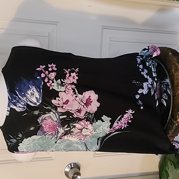 Pretty top - Picture 2 of 2